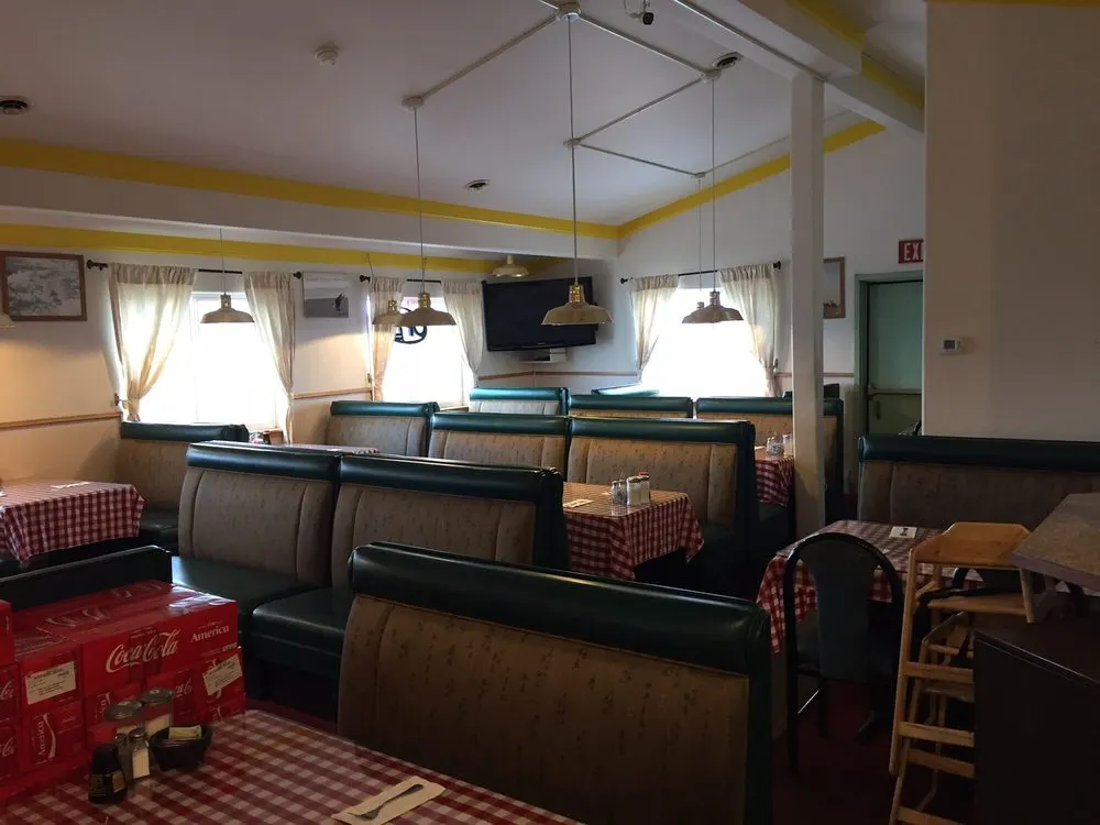 Sam & Lee's dining room interior with booths and checkered tablecloths